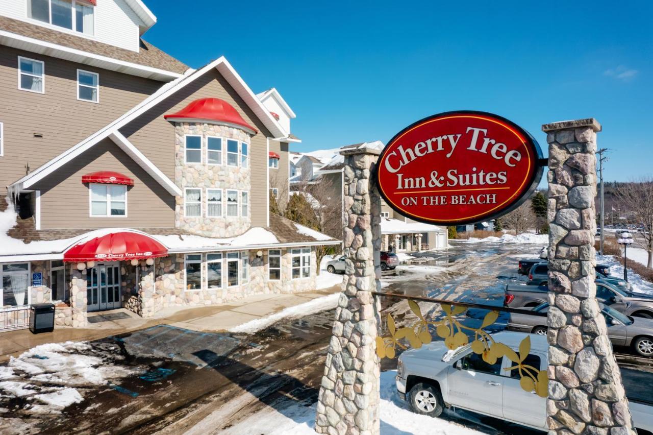 Cherry Tree Inn & Suites Traverse City Buitenkant foto