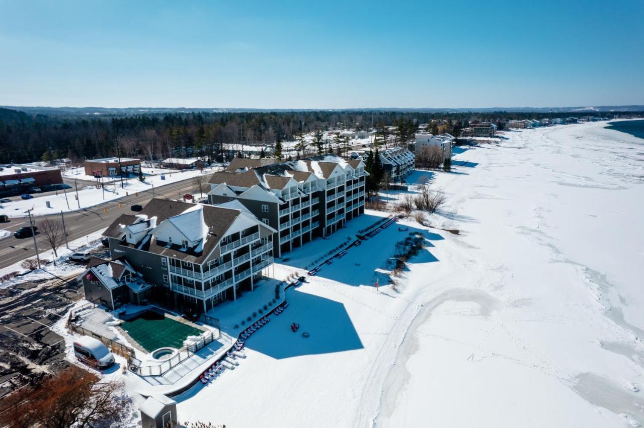 Cherry Tree Inn & Suites Traverse City Buitenkant foto