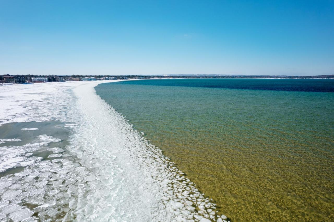 Cherry Tree Inn & Suites Traverse City Buitenkant foto