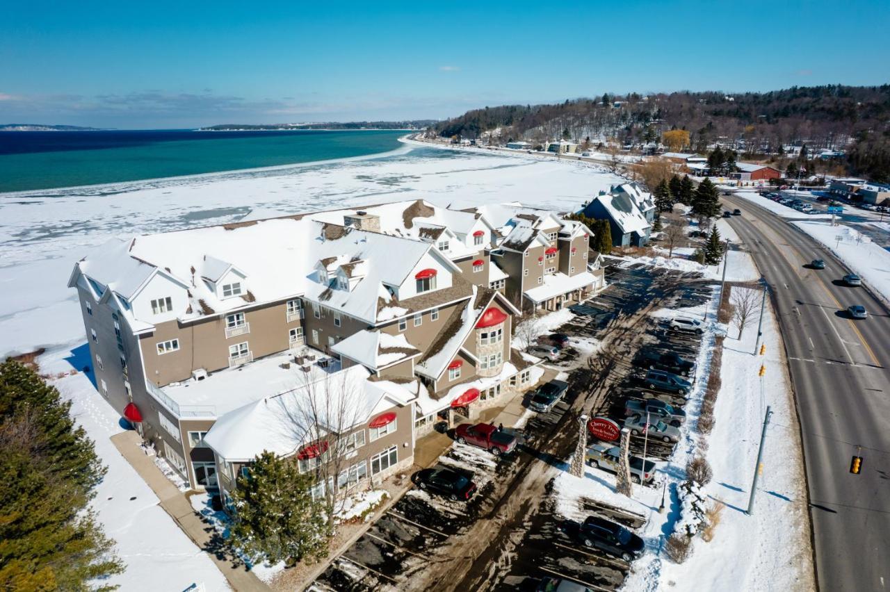 Cherry Tree Inn & Suites Traverse City Buitenkant foto