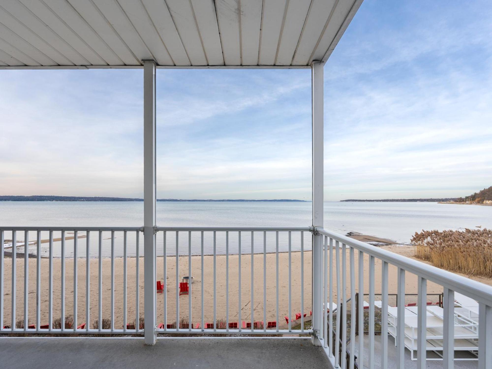 Cherry Tree Inn & Suites Traverse City Buitenkant foto