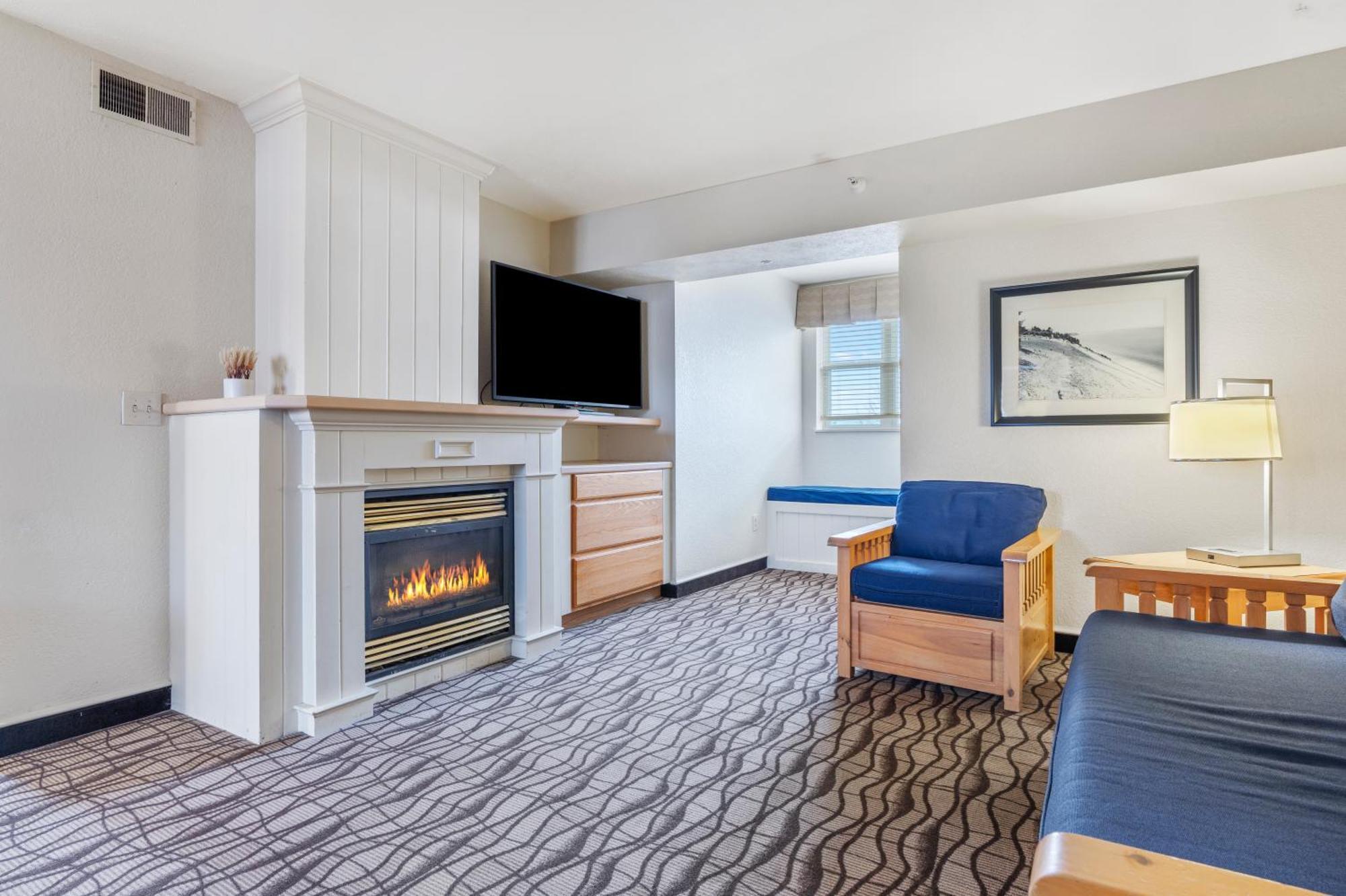 Cherry Tree Inn & Suites Traverse City Buitenkant foto